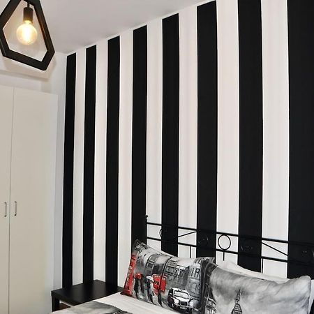 M.Aurelio Black & White Milan Bagian luar foto