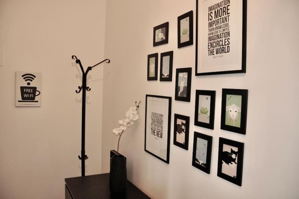 M.Aurelio Black & White Milan Bagian luar foto