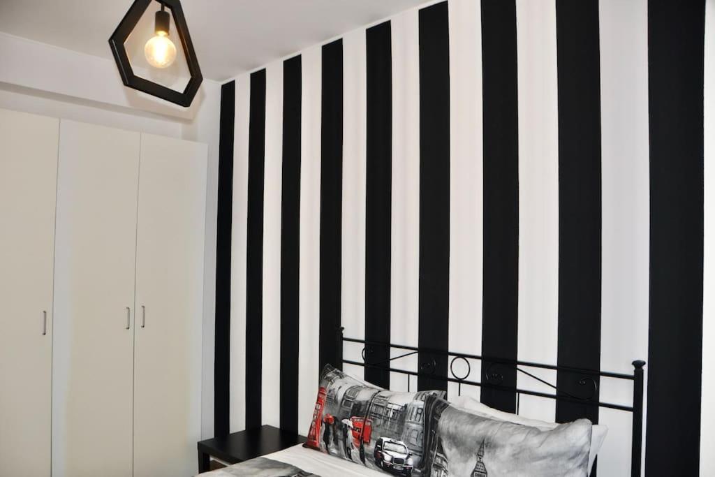 M.Aurelio Black & White Milan Bagian luar foto